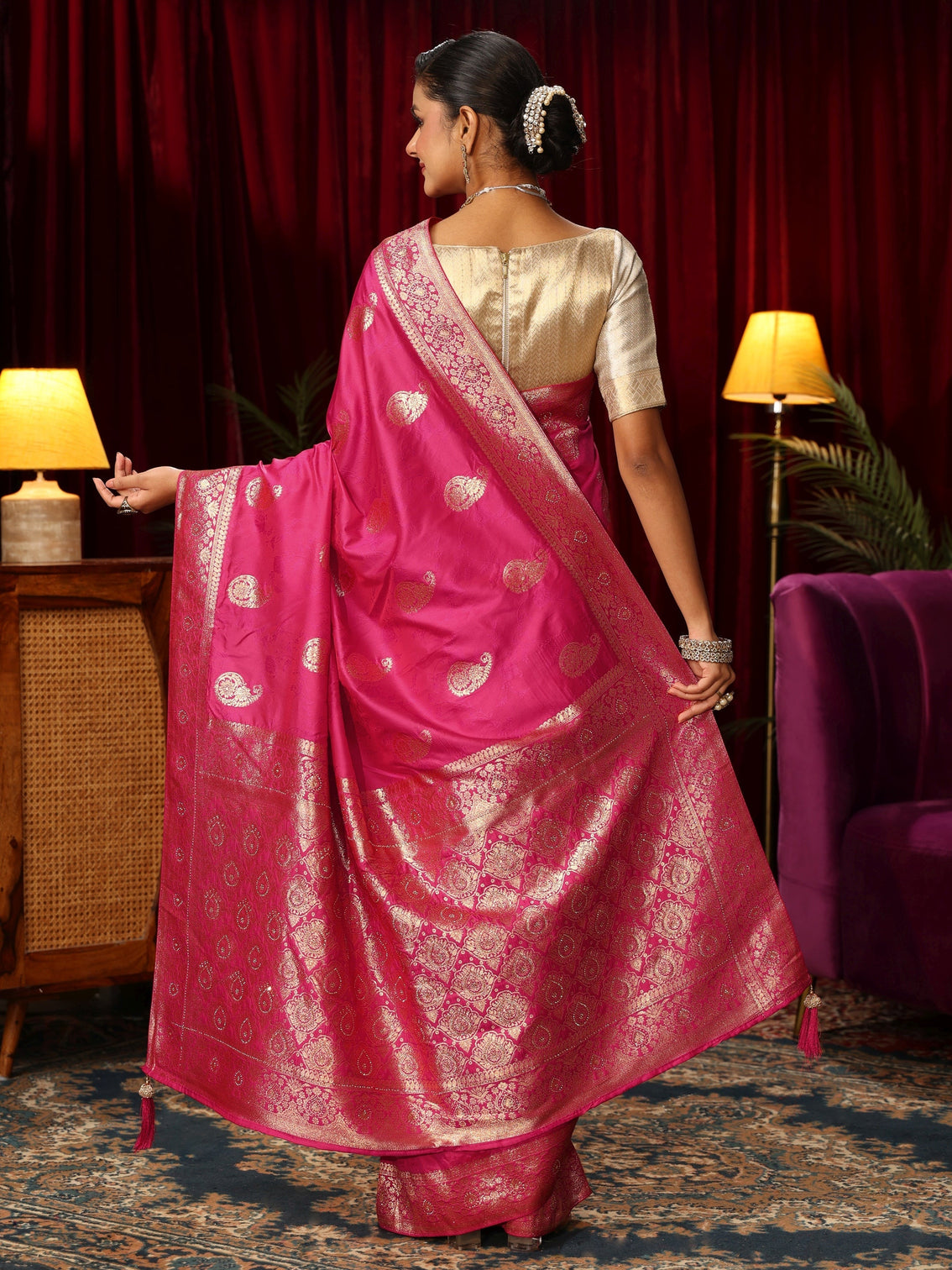 Mameraa Fuchsia Pink Paisley Woven Design Silk Blend Saree