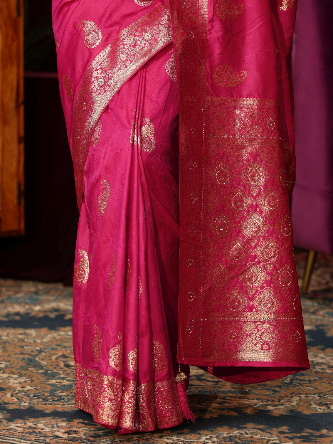 Mameraa Fuchsia Pink Paisley Woven Design Silk Blend Saree