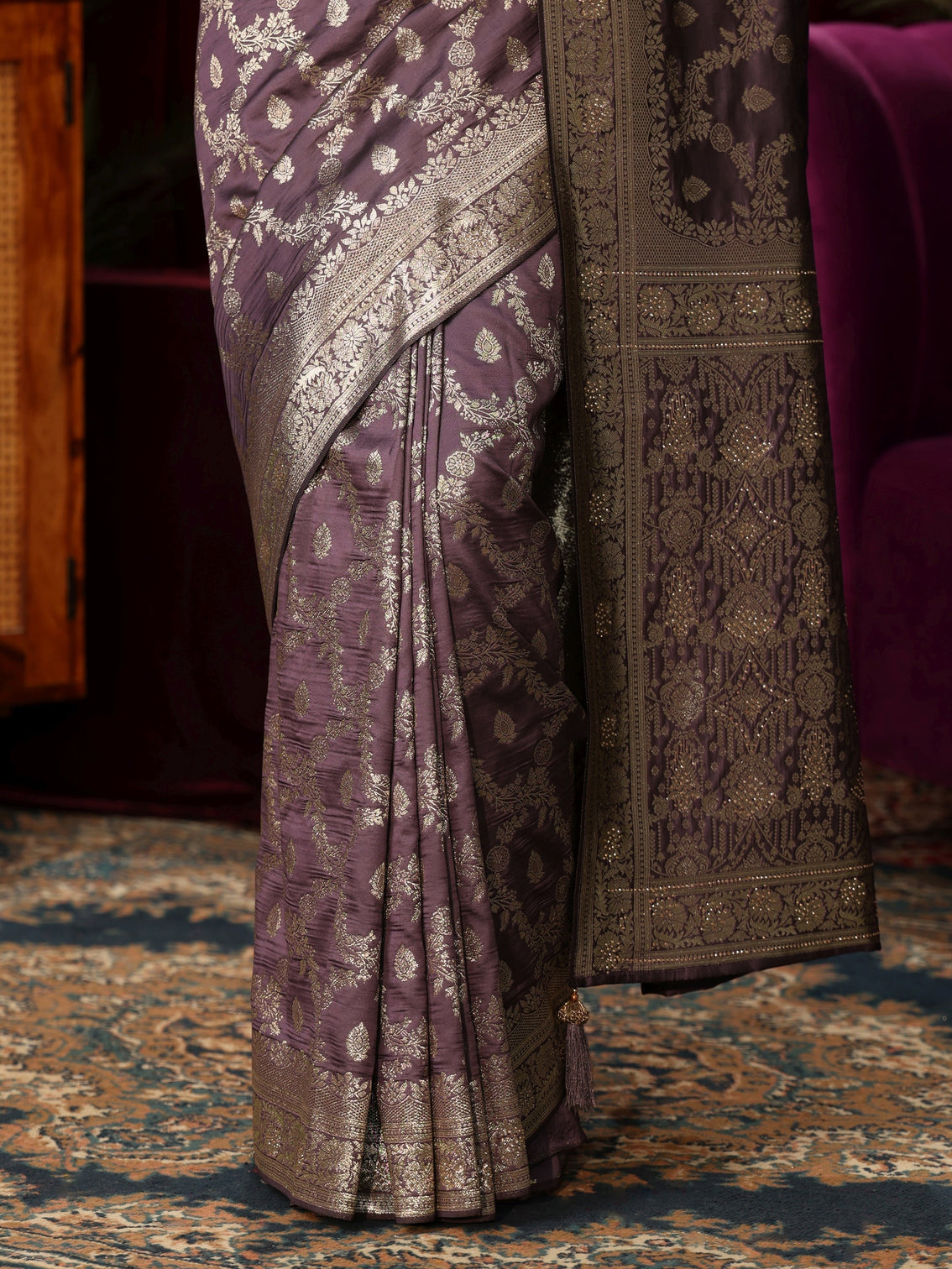 Mameraa Lavender Floral Design Silk Blend Banarasi Saree