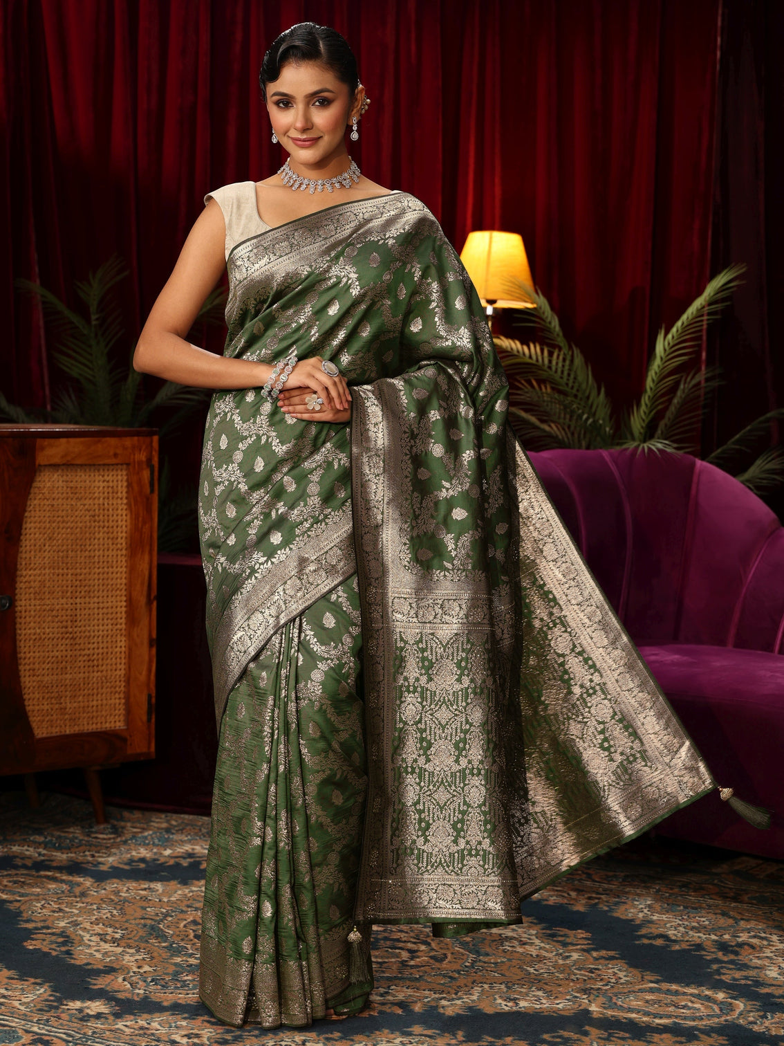 Mameraa Leaf Green Floral Design Silk Blend Banarasi Saree