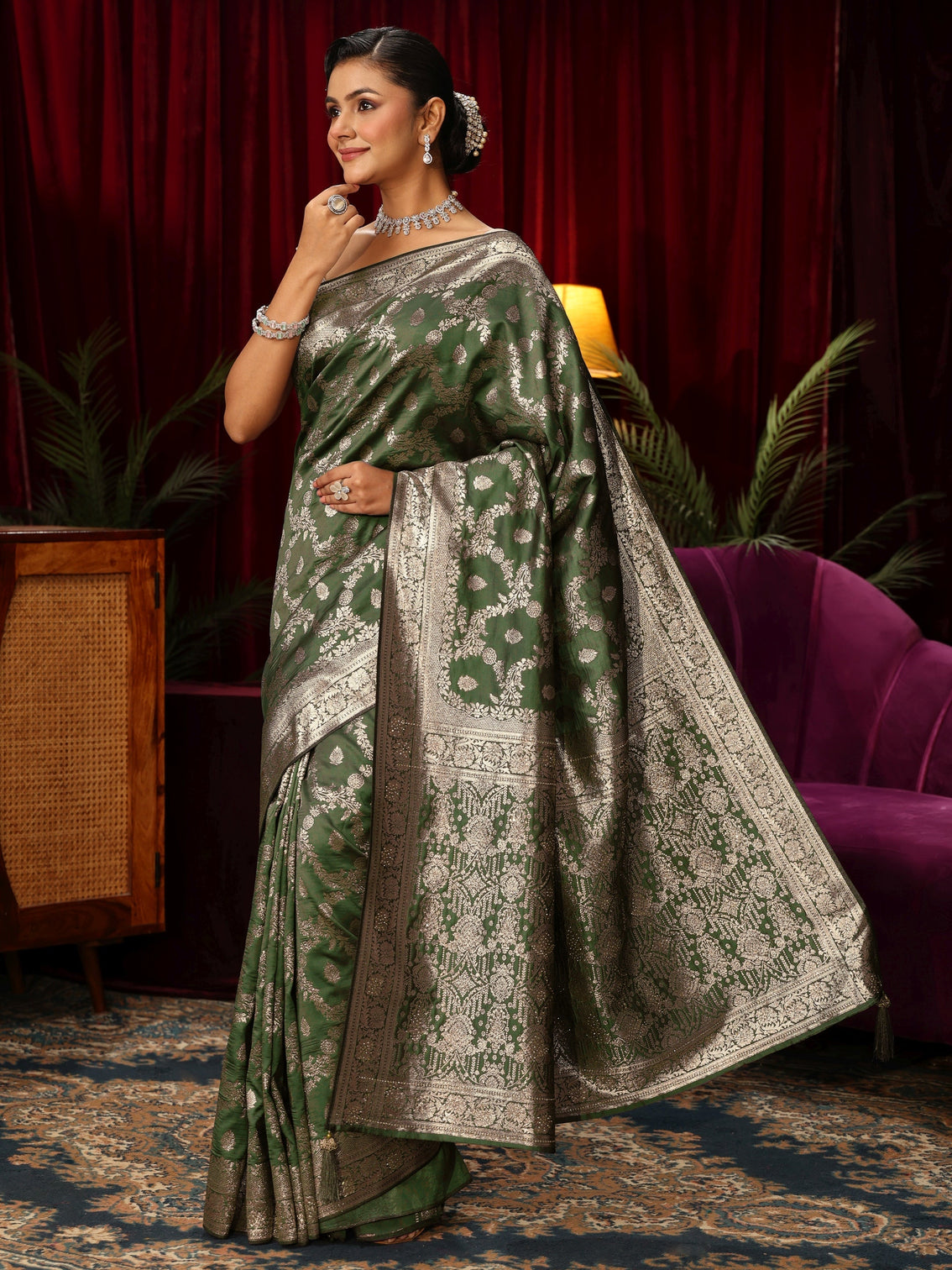 Mameraa Leaf Green Floral Design Silk Blend Banarasi Saree