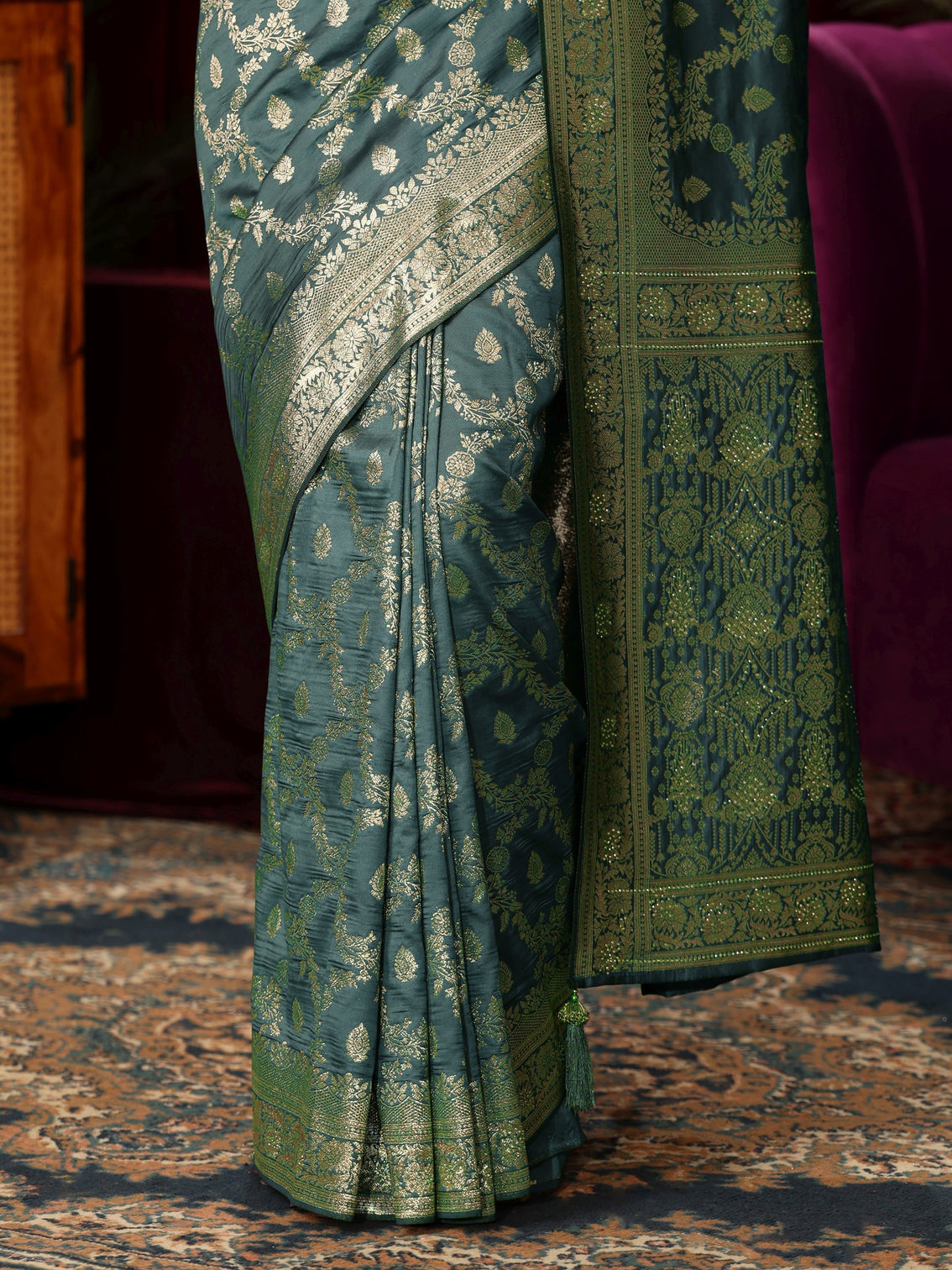 Mameraa Dusty Blue Floral Design Silk Blend Banarasi Saree
