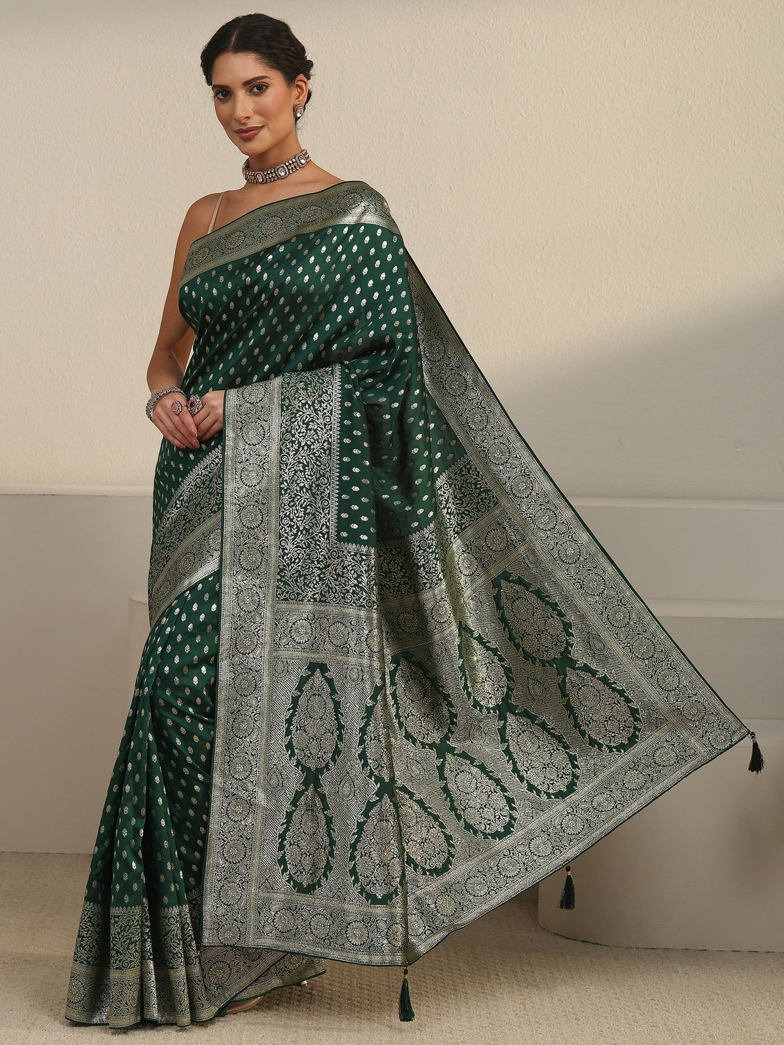 Mameraa Bottle Green Banarasi Silk Blend Saree