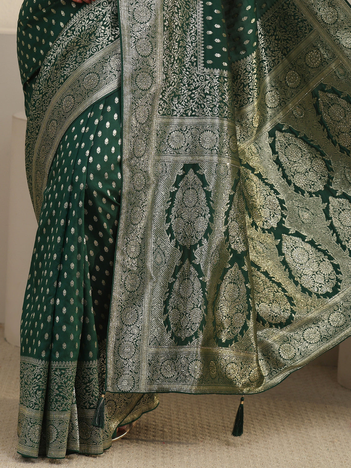 Mameraa Bottle Green Banarasi Silk Blend Saree