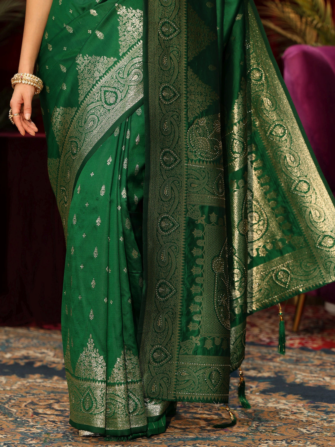 Mameraa Bottle Green Banarasi Silk Blend Saree