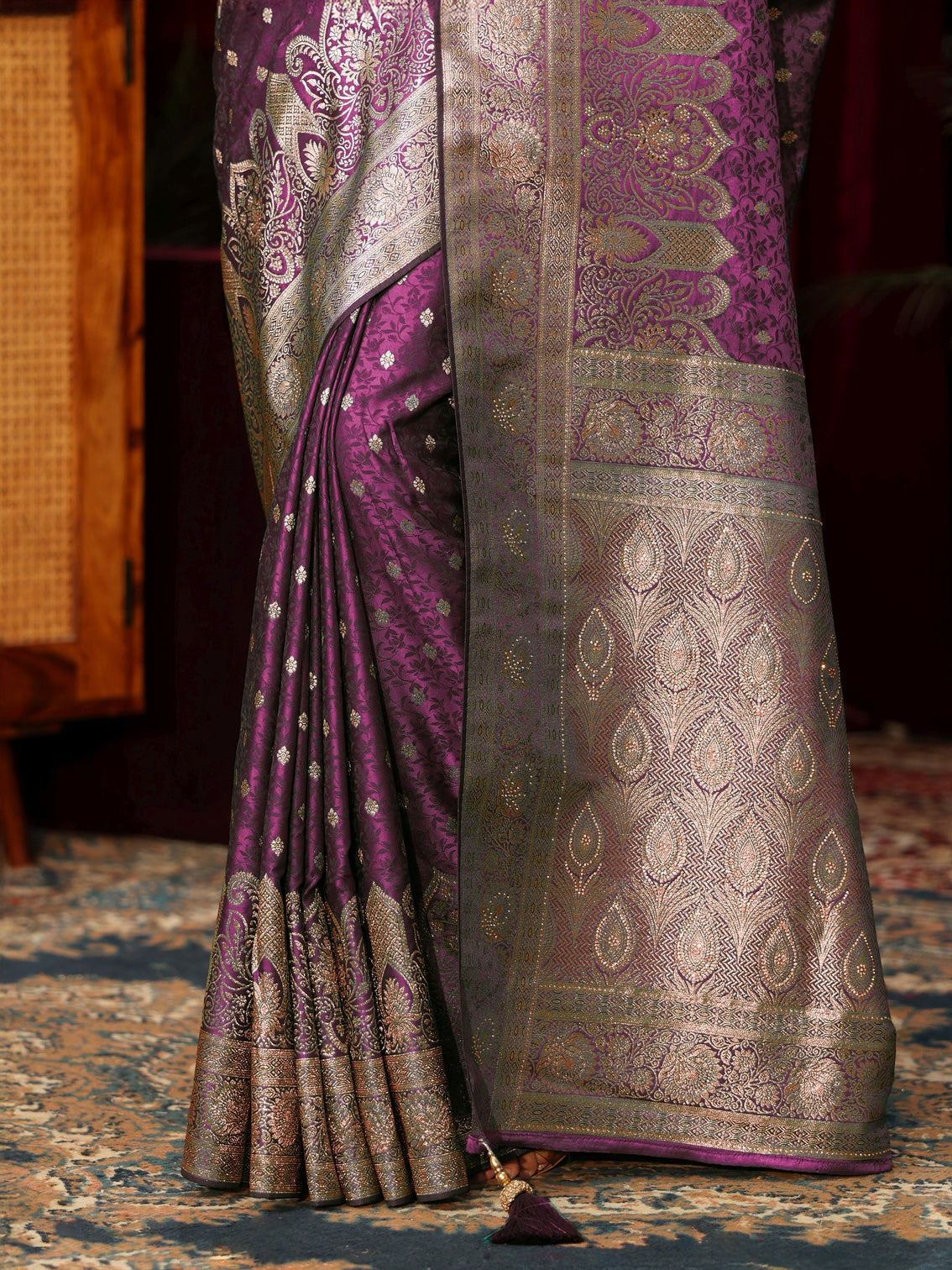 Mameraa Purple Embellished Satin Banarasi Saree