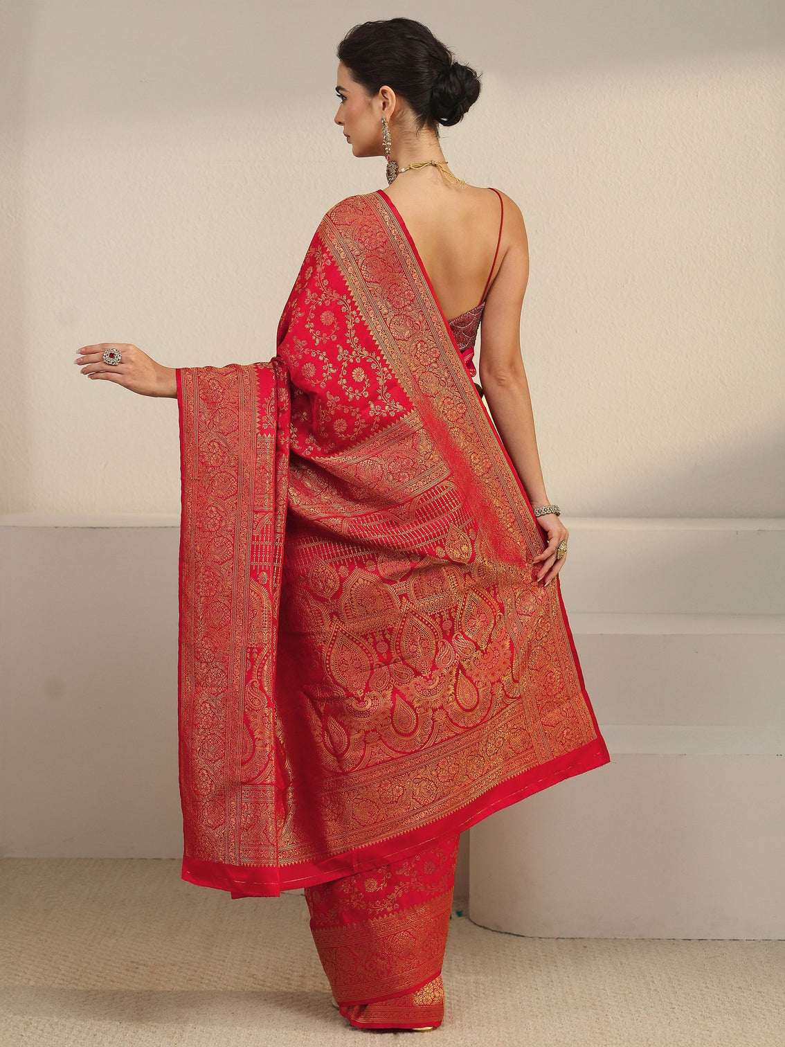 Mameraa Red Floral Banarasi Silk Blend Saree