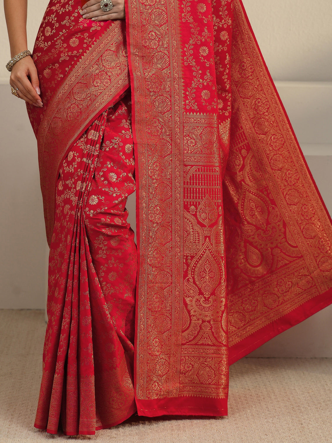 Mameraa Red Floral Banarasi Silk Blend Saree