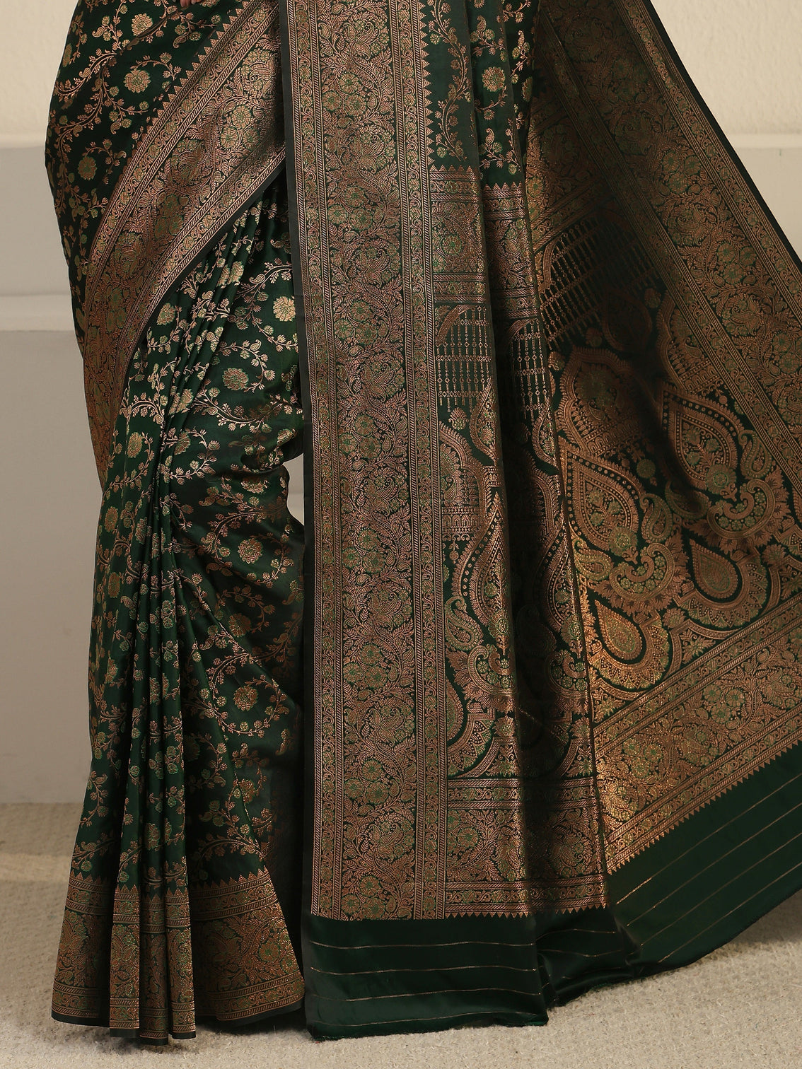 Mameraa Jungle Green Floral Banarasi Silk Blend Saree