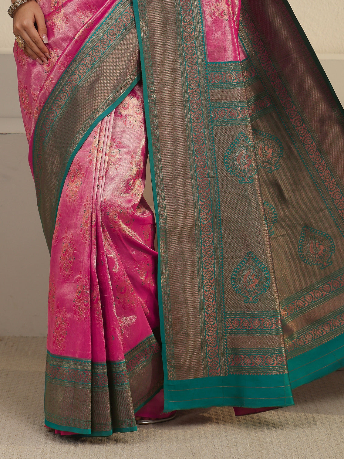 Mameraa Pink Floral Woven Design Silk Blend Saree