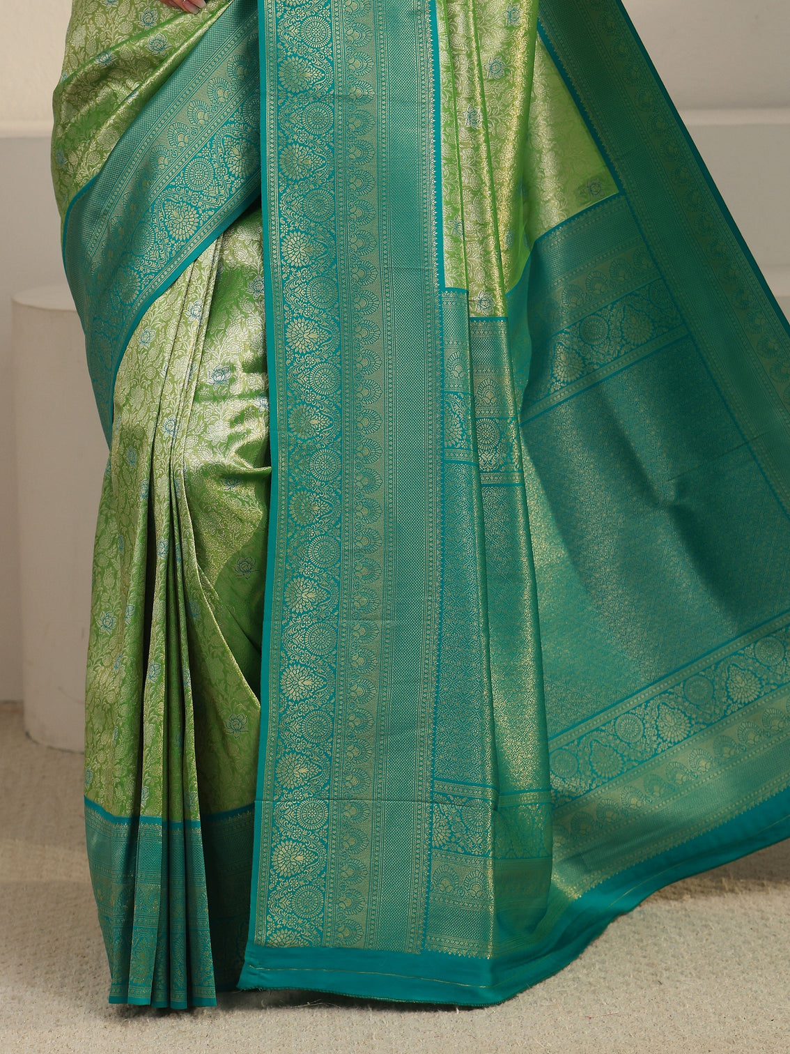 Mameraa Light Green and Dark Green Floral Woven Design Silk Blend Saree