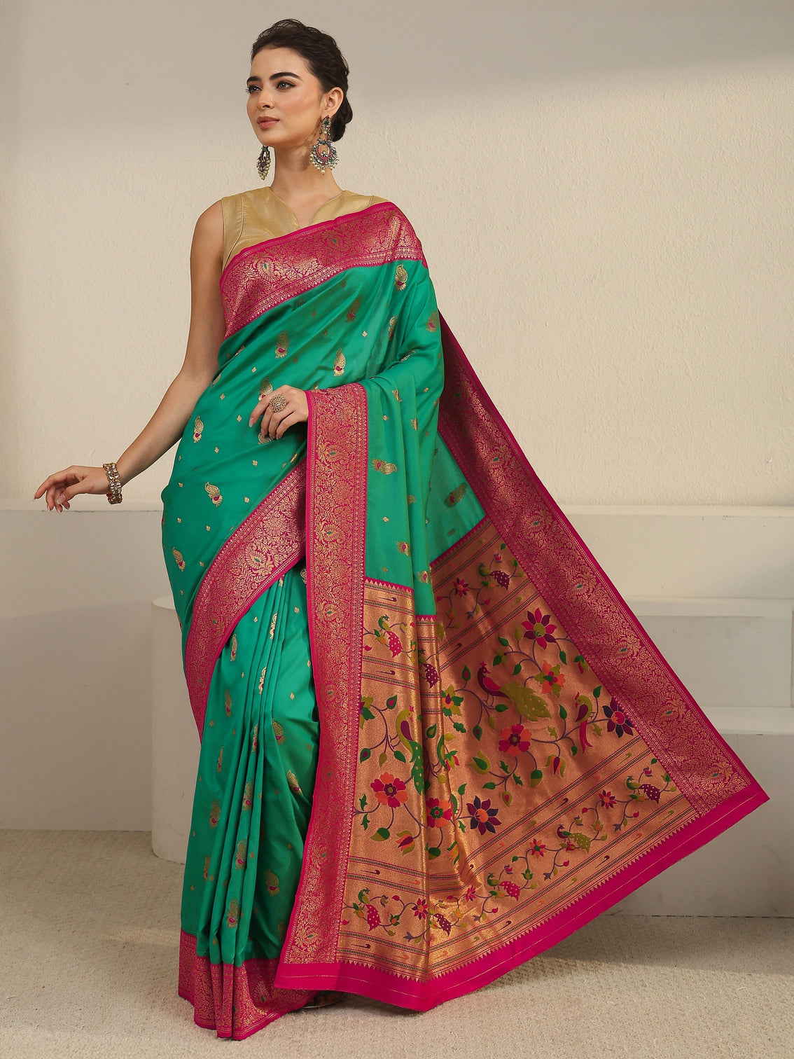 Mameraa Kelly Green and Pink Silk Blend Paithani Saree