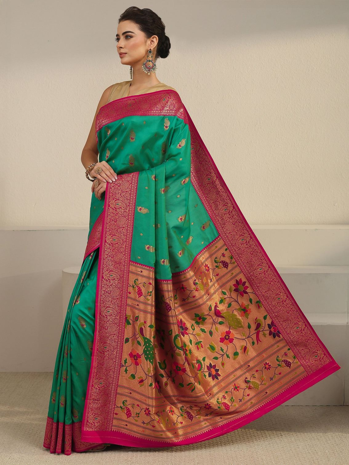 Mameraa Kelly Green and Pink Silk Blend Paithani Saree