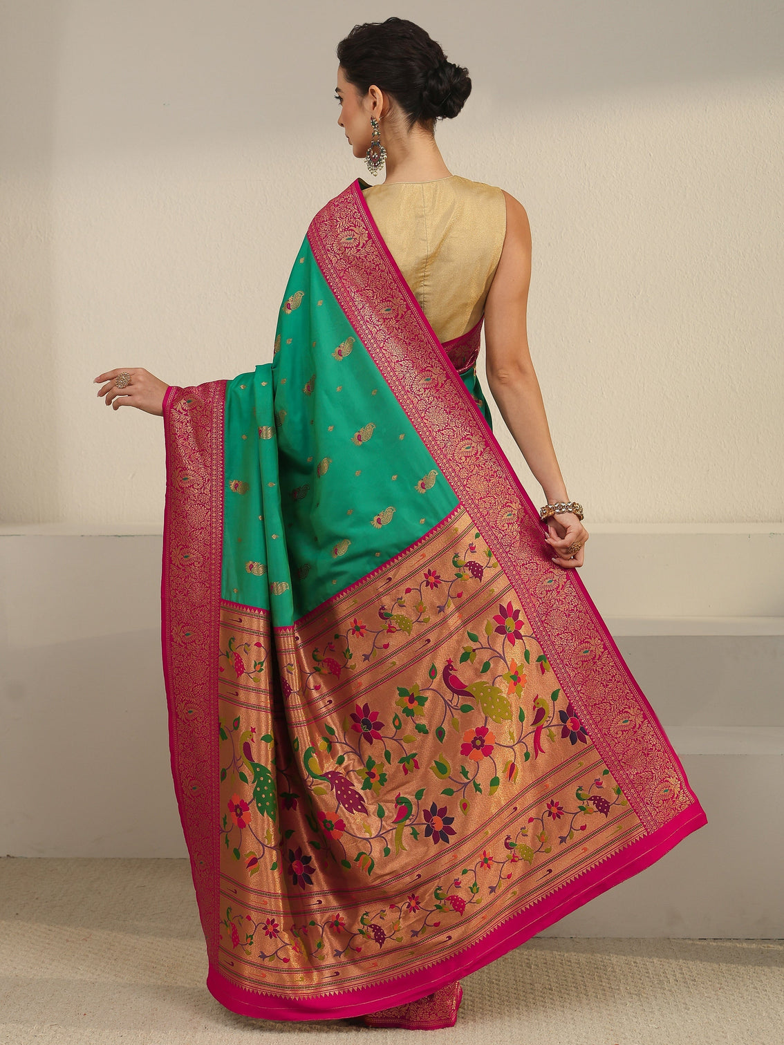 Mameraa Kelly Green and Pink Silk Blend Paithani Saree