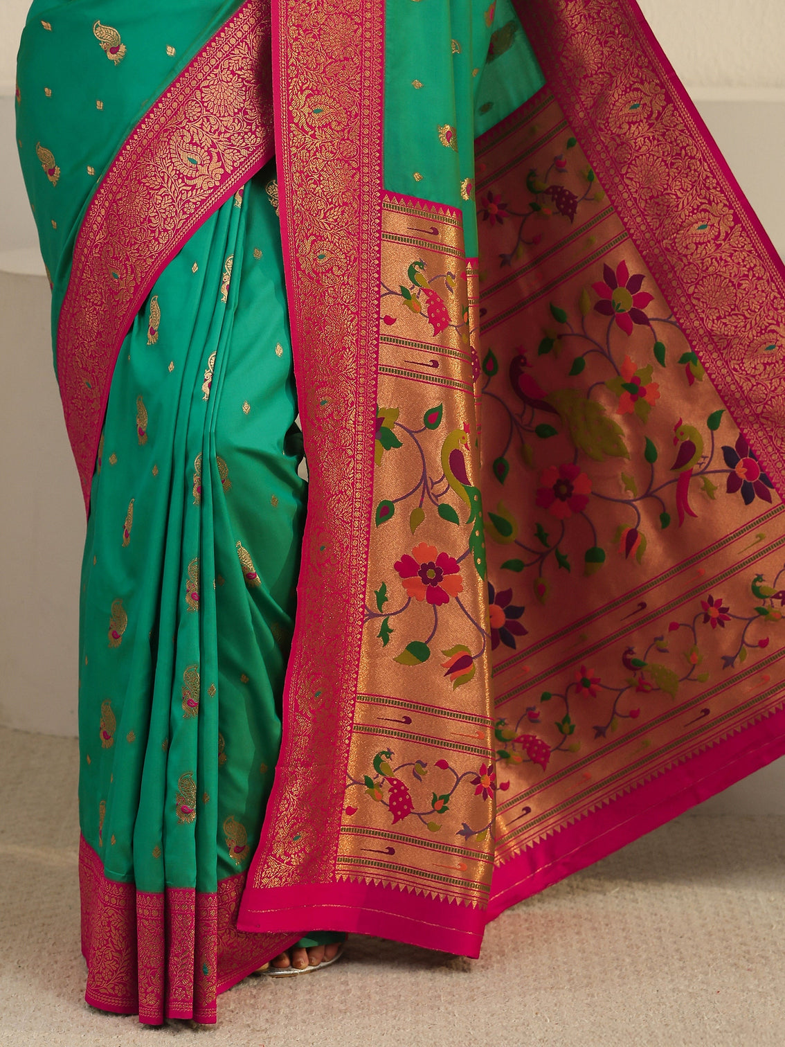 Mameraa Kelly Green and Pink Silk Blend Paithani Saree