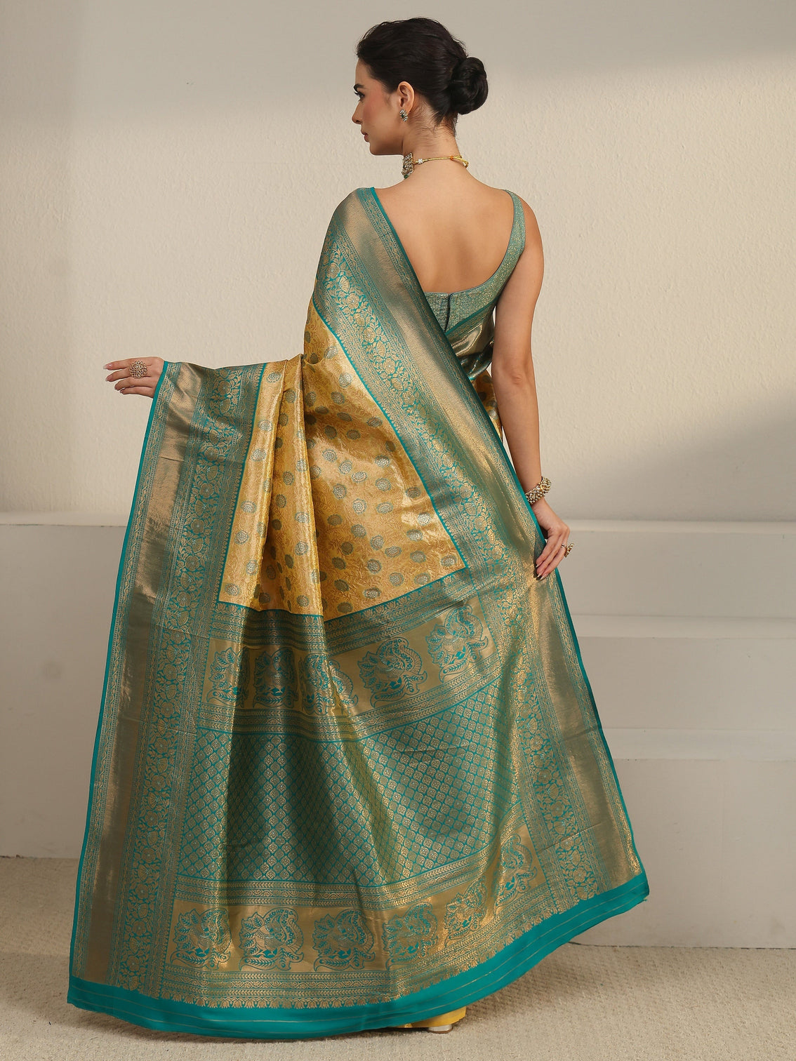 Mameraa Butter Yellow Floral Design Silk Blend Saree