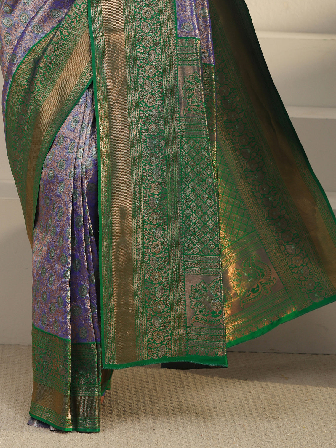 Mameraa Purple Floral Woven Design Banarasi Silk Blend Saree