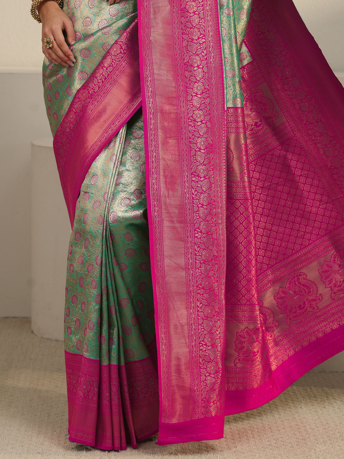 Mameraa Green and Pink Floral Woven Design Banarasi Silk Blend Saree