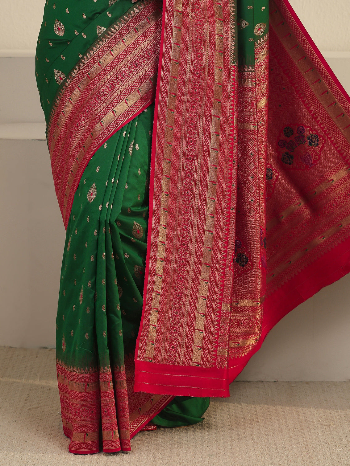 Mameraa Green and Red Woven Design Silk Blend Saree