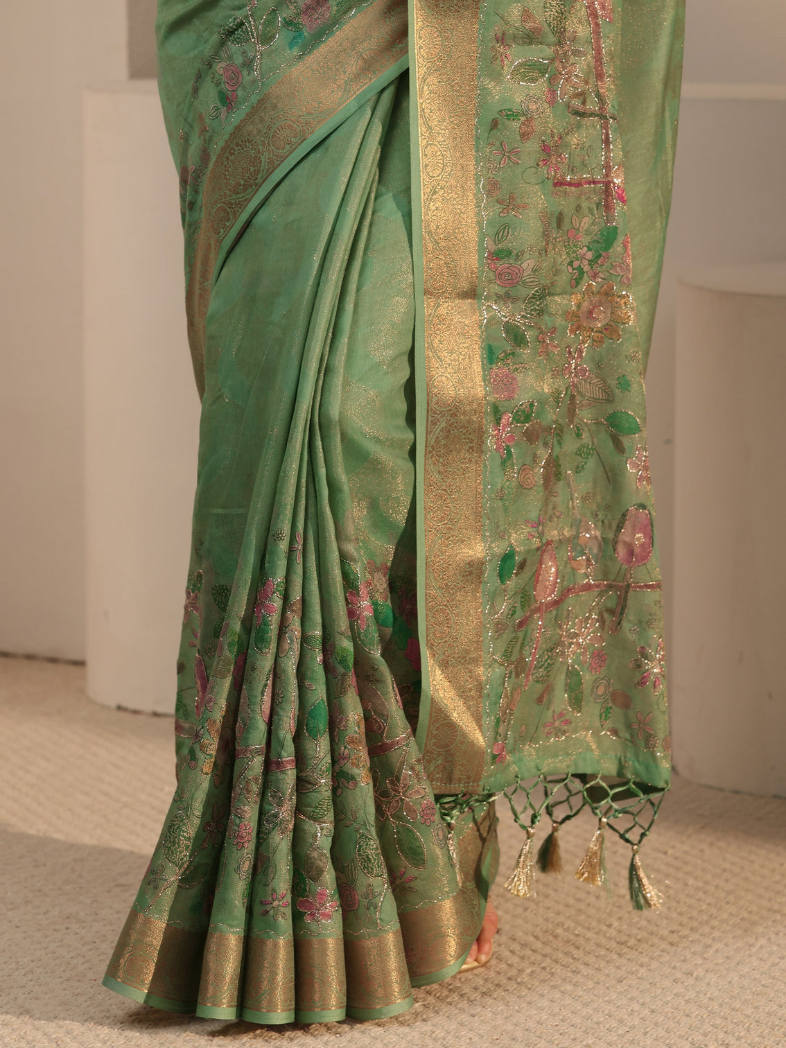 Mameraa Green Floral Printed Silk Blend Tassel Saree