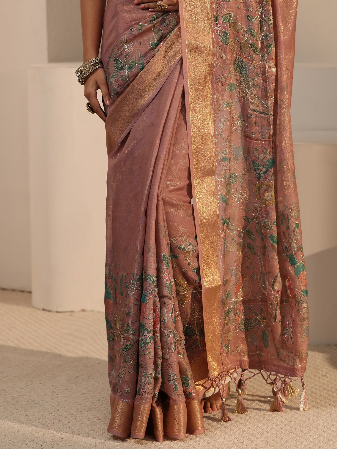 Mameraa Mauve Floral Printed Silk Blend Tassel Saree