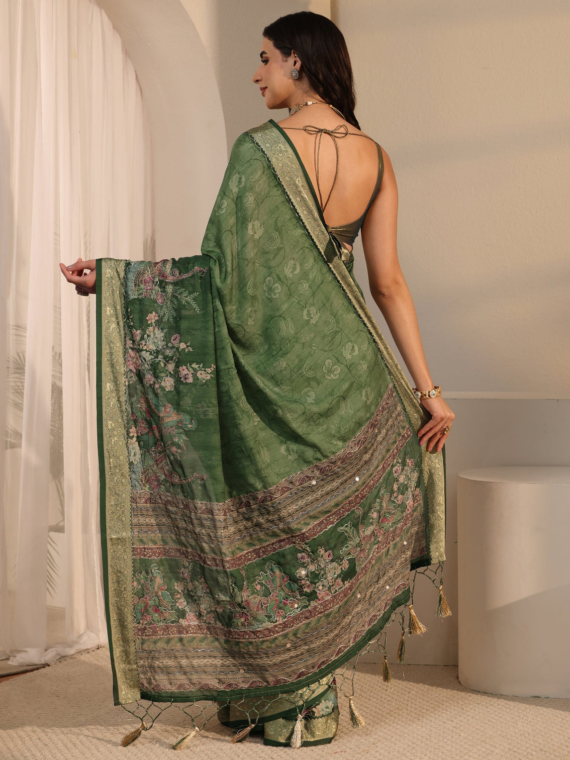 Mameraa Green Floral Printed Crepe Tassel Saree