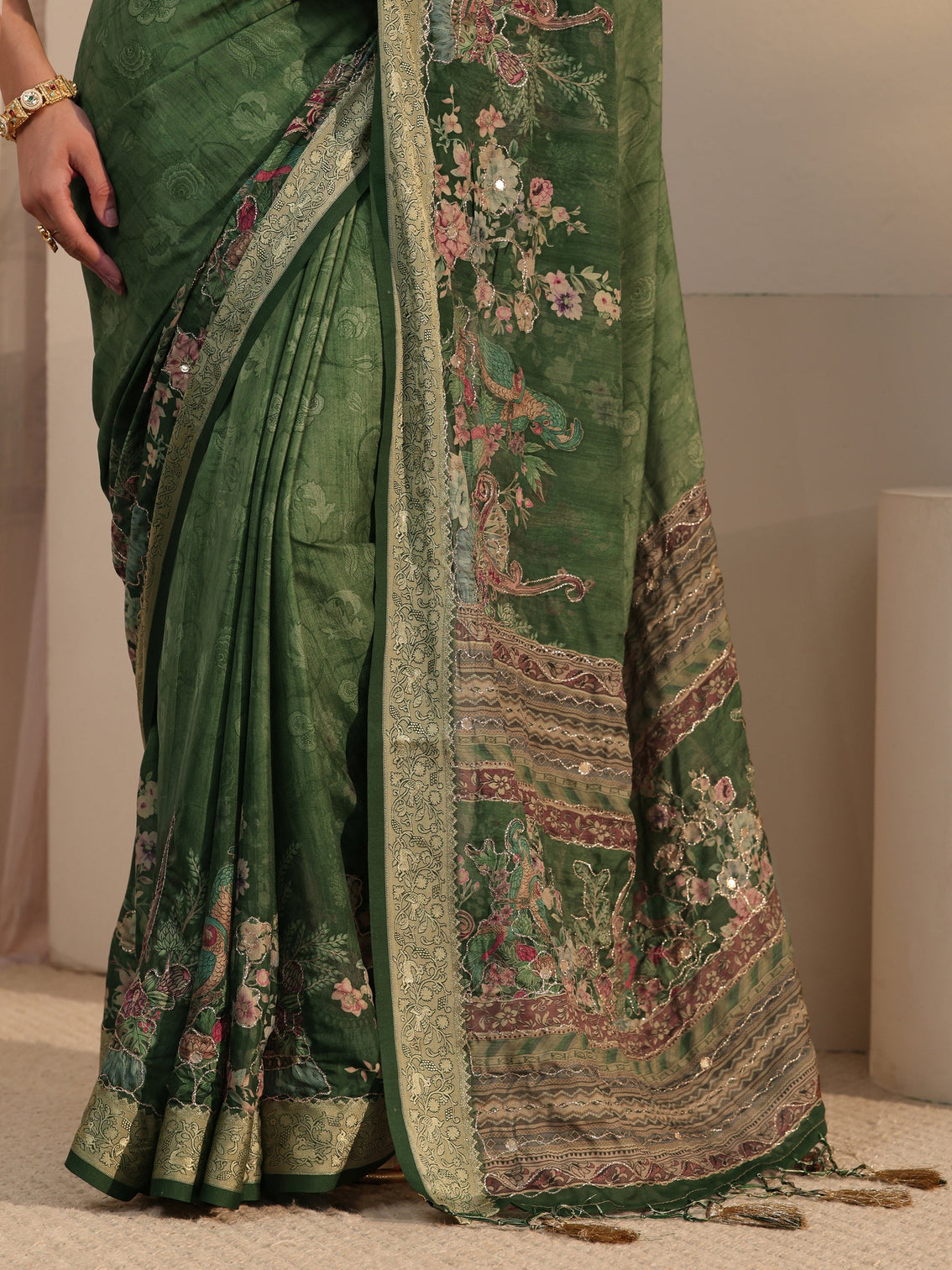 Mameraa Green Floral Printed Crepe Tassel Saree