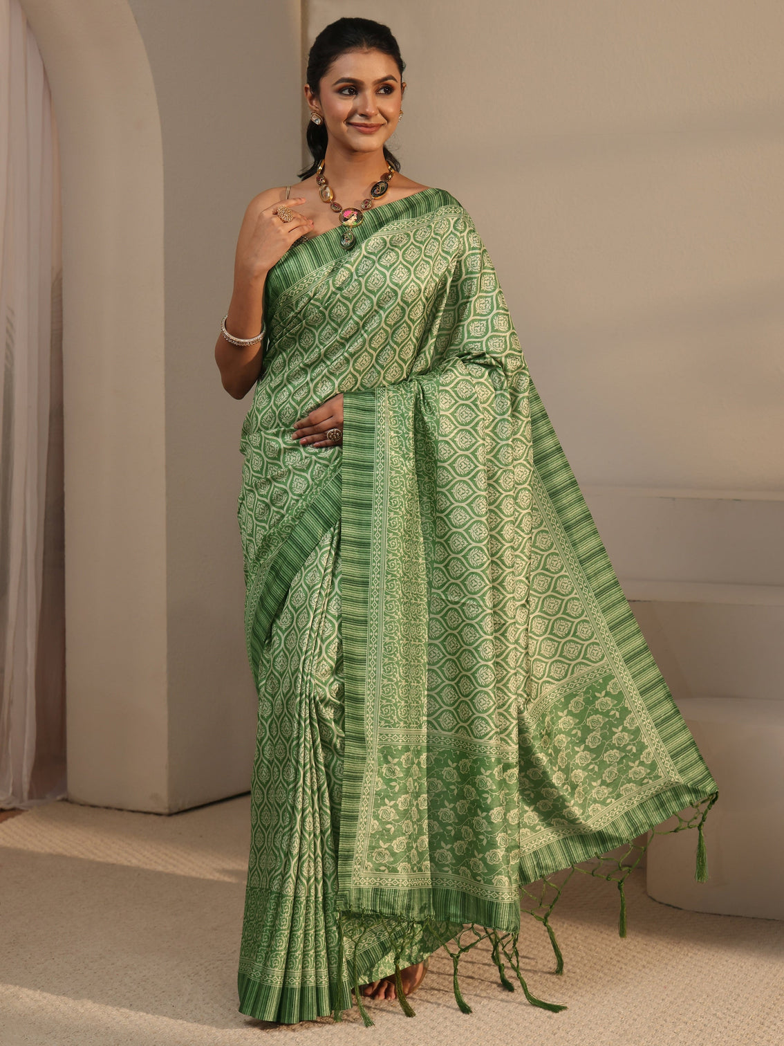 Mameraa Green Printed Silk Blend Tassel Saree