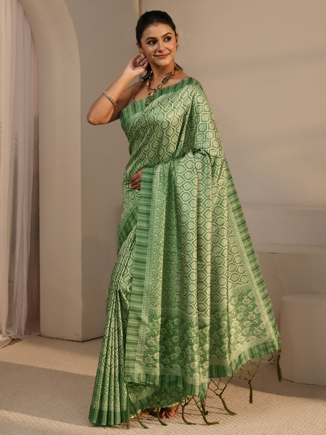 Mameraa Green Printed Silk Blend Tassel Saree