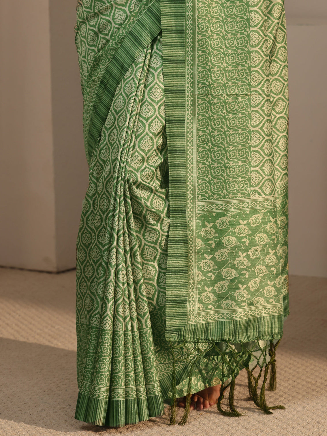 Mameraa Green Printed Silk Blend Tassel Saree