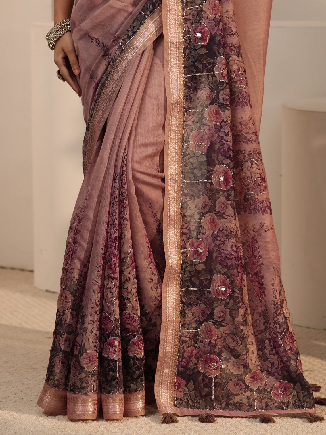 Mameraa Mauve Floral Printed Cotton Blend Tassel Saree