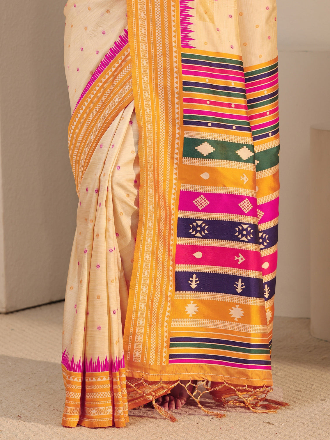 Mameraa Beige Woven Design Silk Blend Tassel Saree with Colour Block Pallu