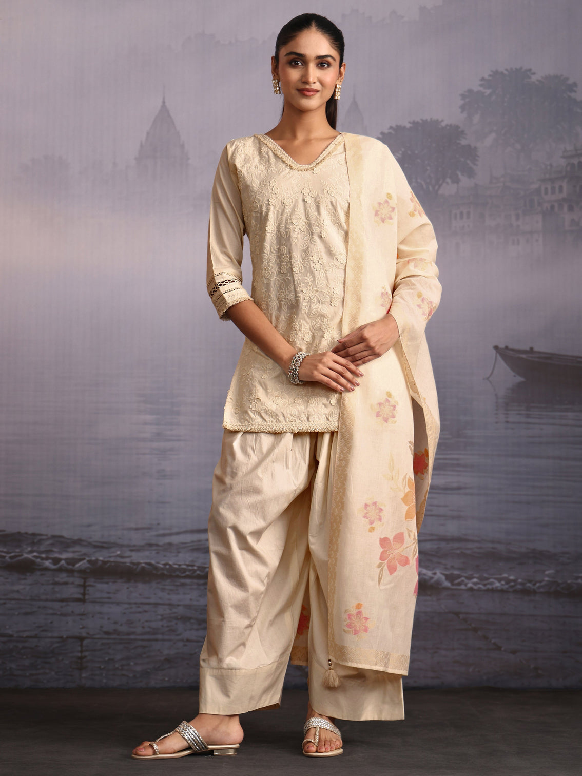 Mameraa Off White Floral Embroidered Cotton Farshi Salwar Suit