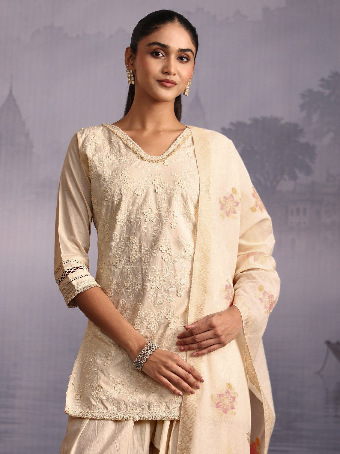 Mameraa Off White Floral Embroidered Cotton Farshi Salwar Suit