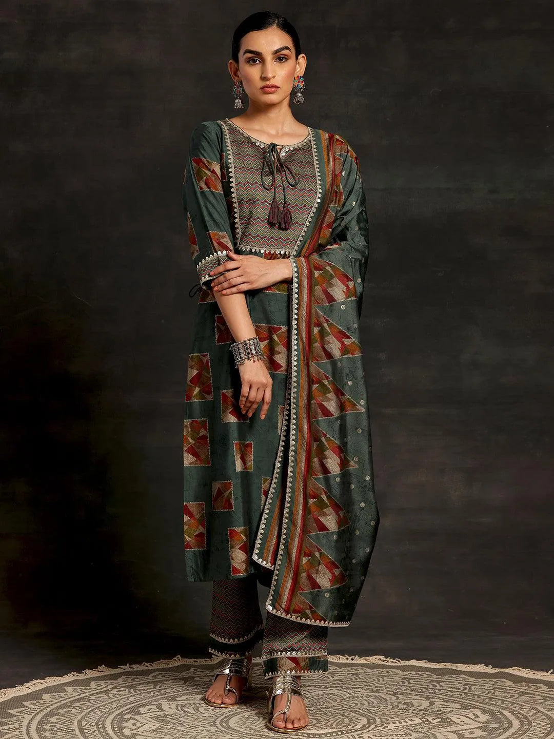 Mameraa Green Printed Straight Suit With Dupatta