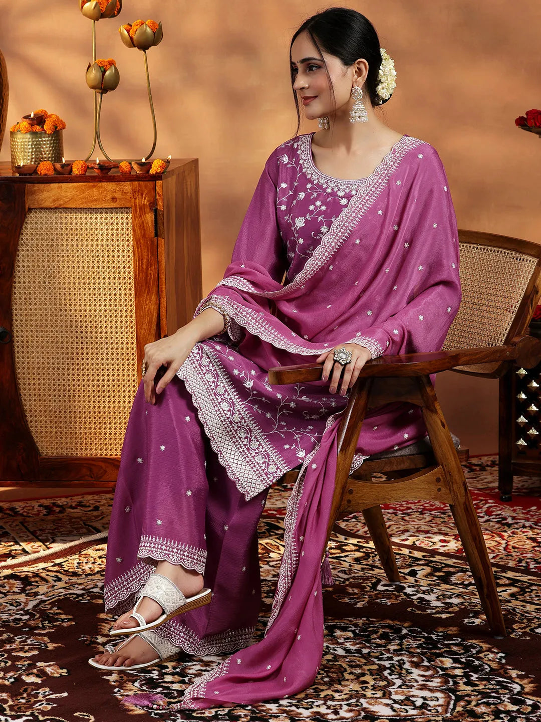 Mameraa Mauve Embroidered Silk Blend Straight Suit With Dupatta