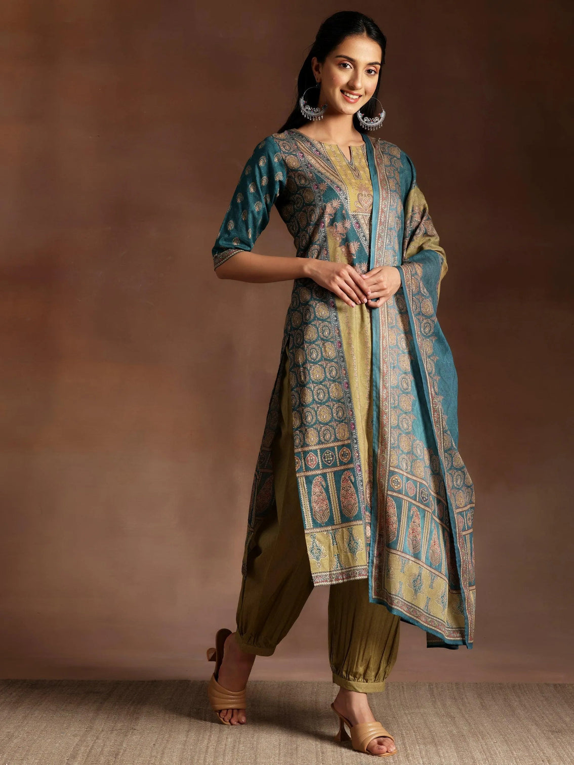 Mameraa Multicoloured Printed Crepe Straight Suit With Dupatta