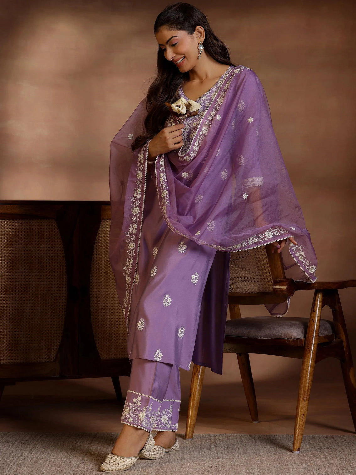 Mameraa Mauve Embroidered Silk Blend Straight Suit With Dupatta