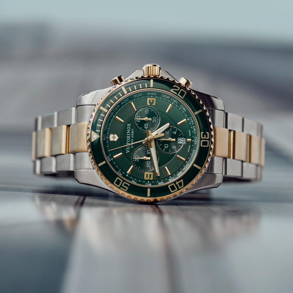 Premium Victorinox Men Maverick Round Green Watches