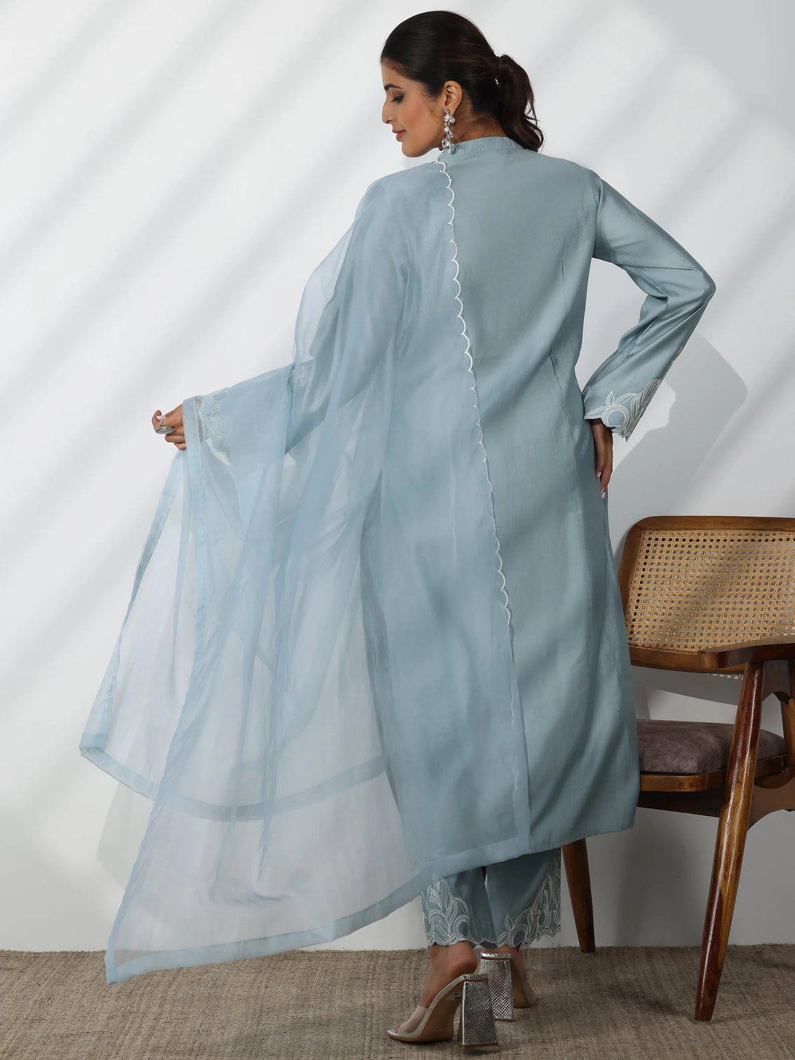 Mameraa Blue Solid Silk Blend Straight Suit With Dupatta