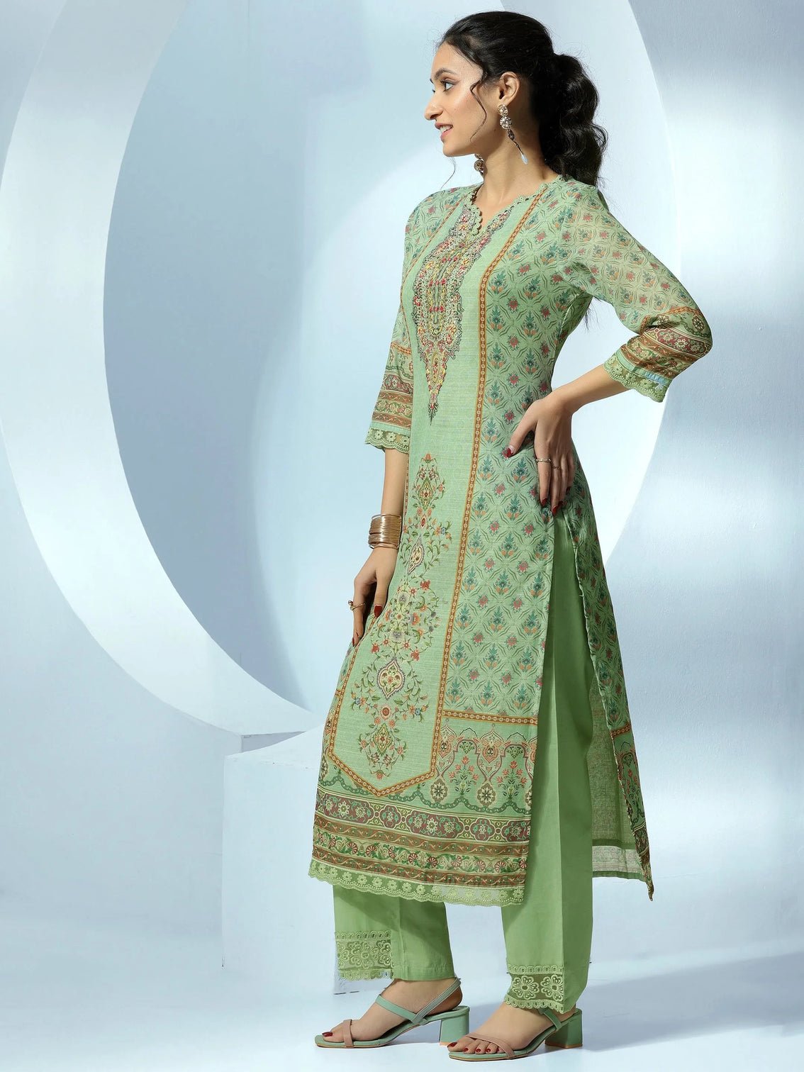 Mameraa Green Printed Cotton Blend Straight Suit With Dupatta