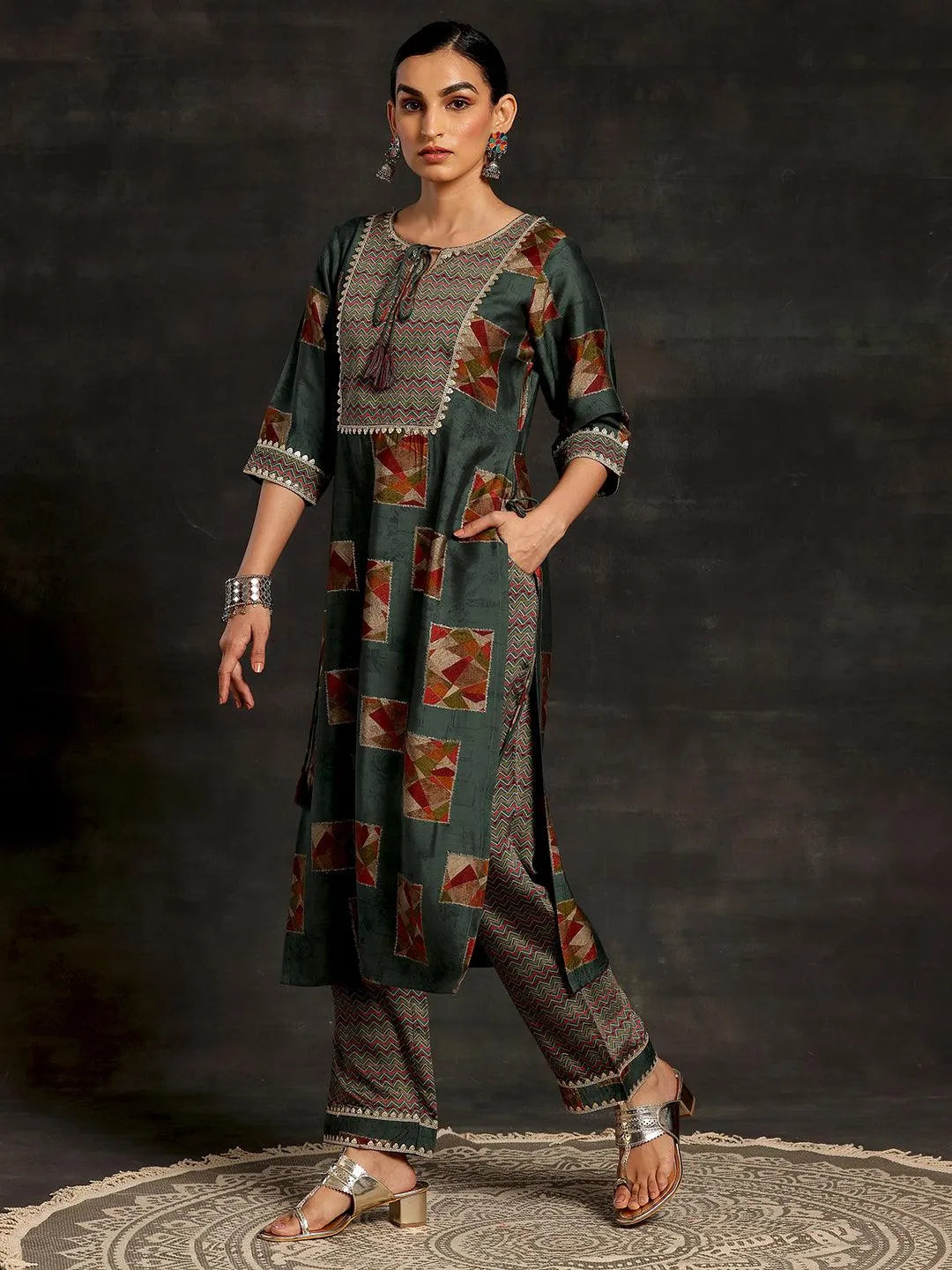 Mameraa Green Printed Straight Suit With Dupatta