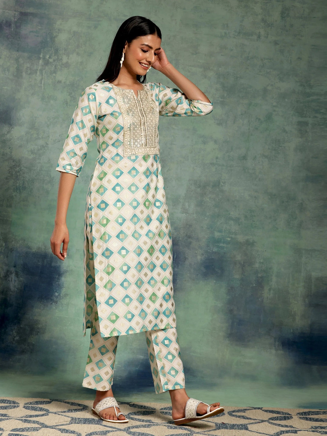 Mameraa Off White Printed Silk Blend Straight Suit With Dupatta