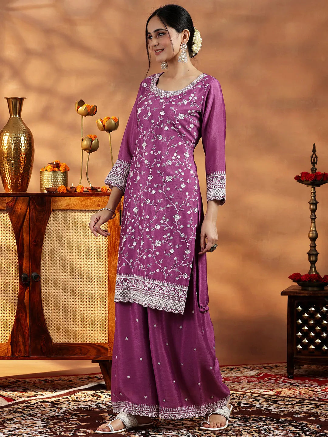 Mameraa Mauve Embroidered Silk Blend Straight Suit With Dupatta