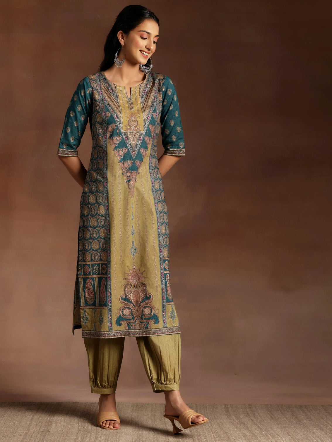 Mameraa Multicoloured Printed Crepe Straight Suit With Dupatta