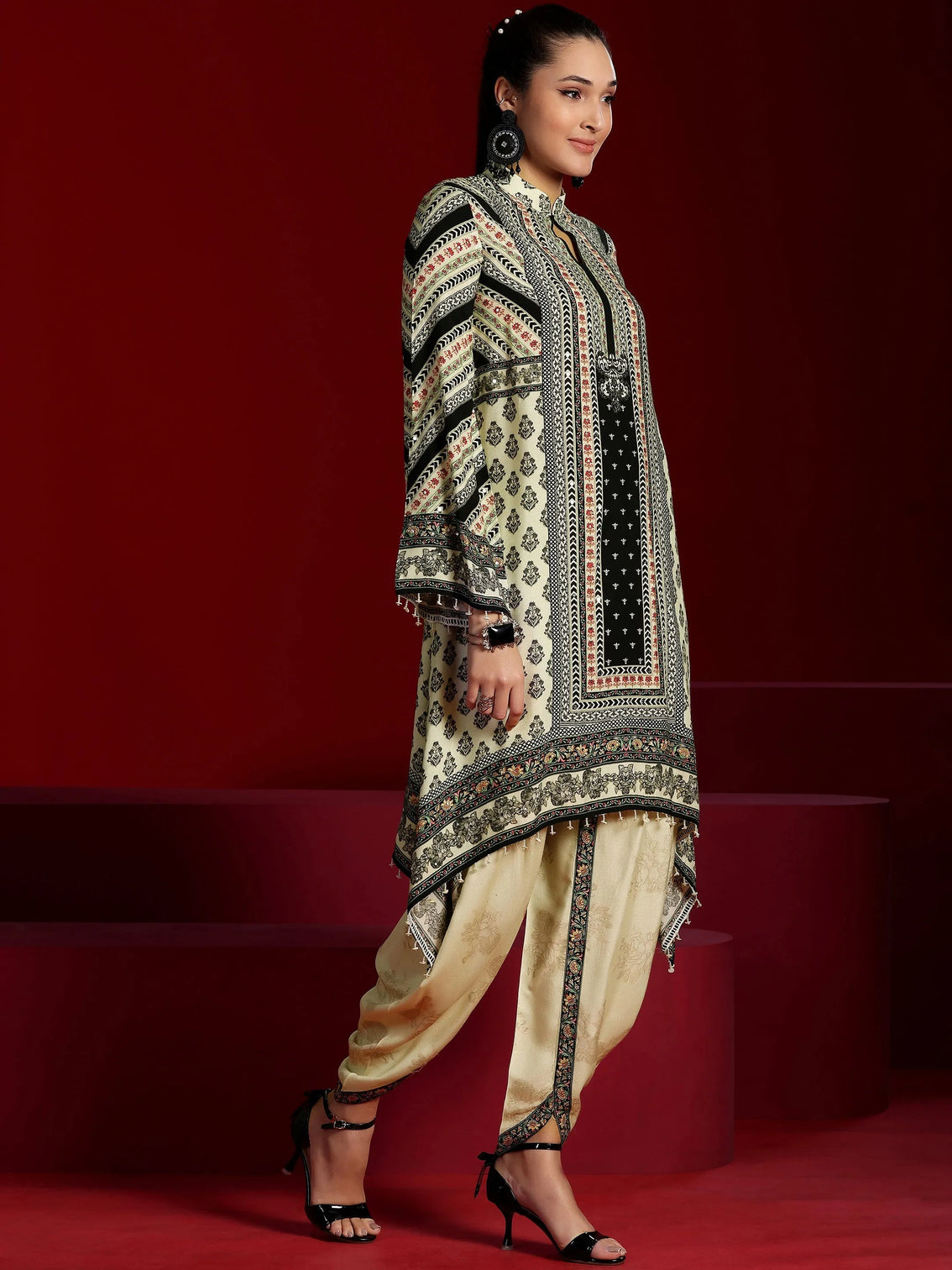 Mameraa Art Off White Printed Silk Blend Co-Ords