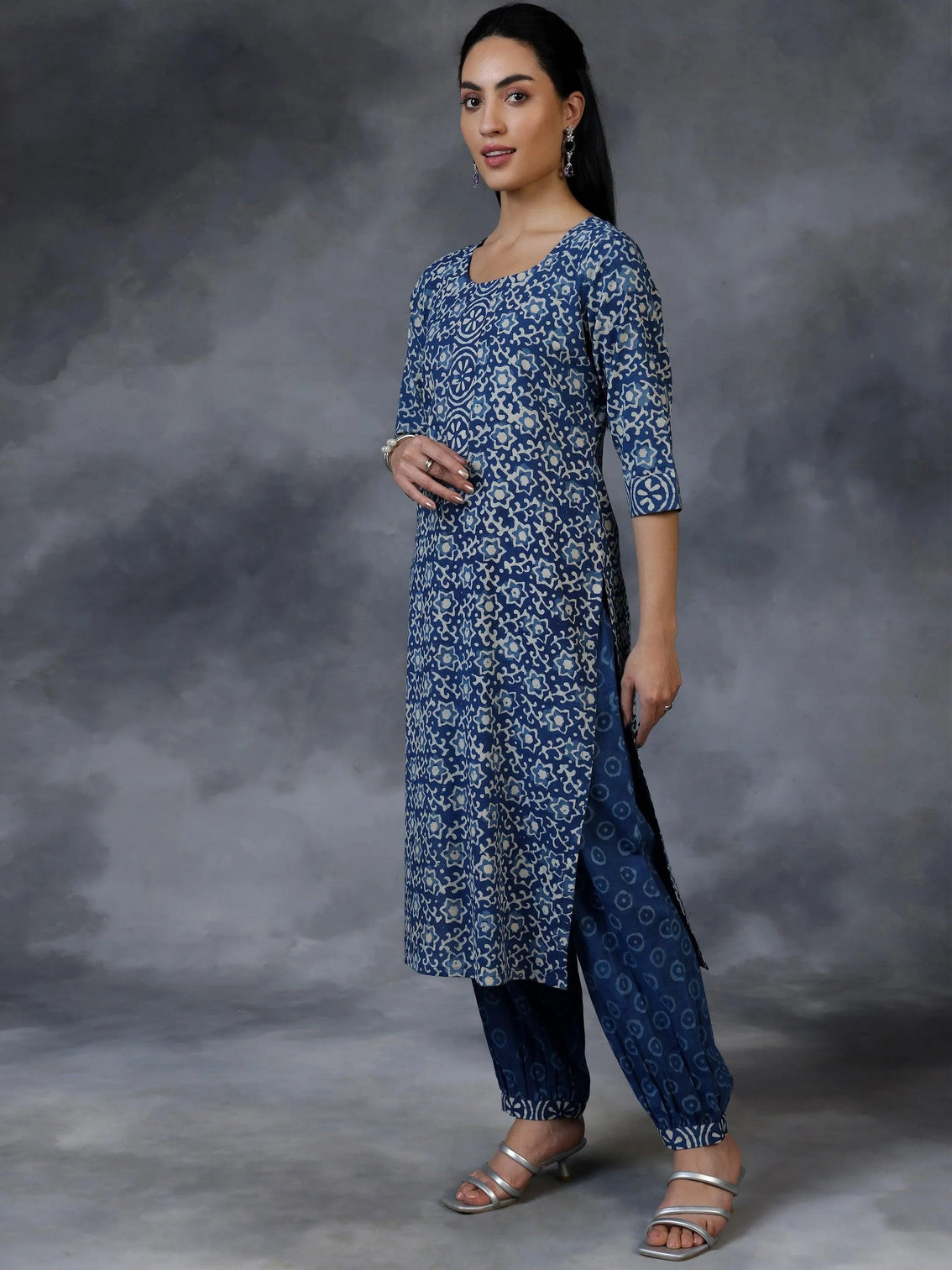 Mameraa Blue Printed Cotton Straight Suit With Dupatta