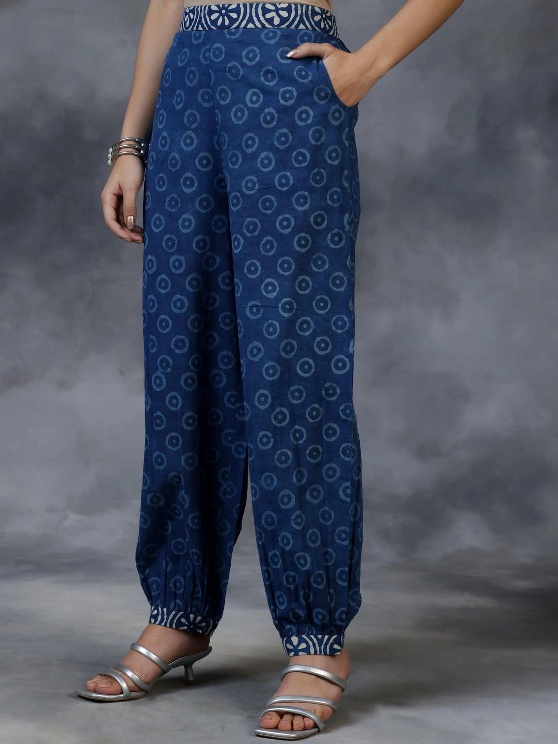 Mameraa Blue Printed Cotton Straight Suit With Dupatta