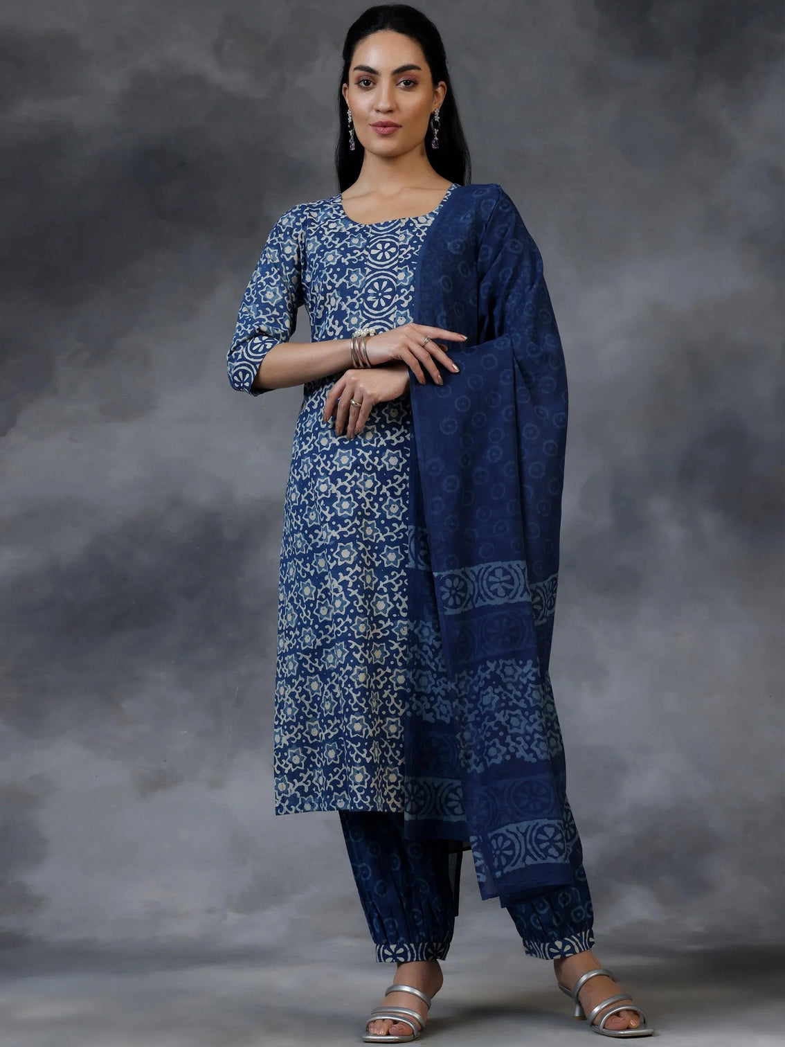 Mameraa Blue Printed Cotton Straight Suit With Dupatta