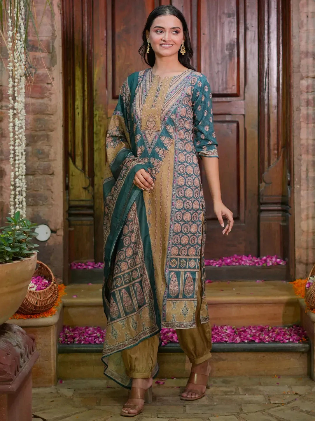 Mameraa Multicoloured Printed Crepe Straight Suit With Dupatta